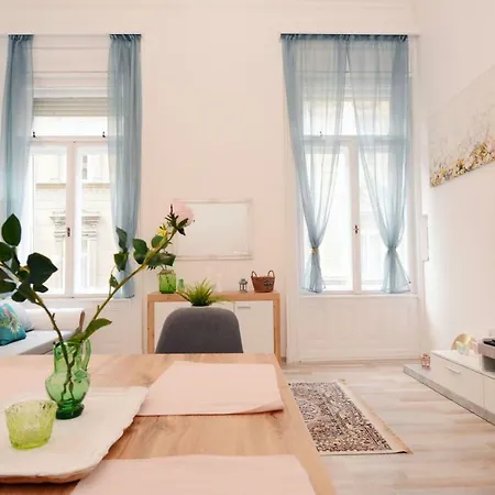 Lillybeth City Center Apartment Budapest