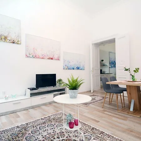 Lillybeth City Center Apartment