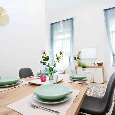Lillybeth City Center Apartment *